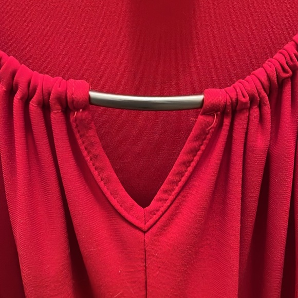 Dots, XL red shirt with silver piece detail at neck - Picture 4 of 6